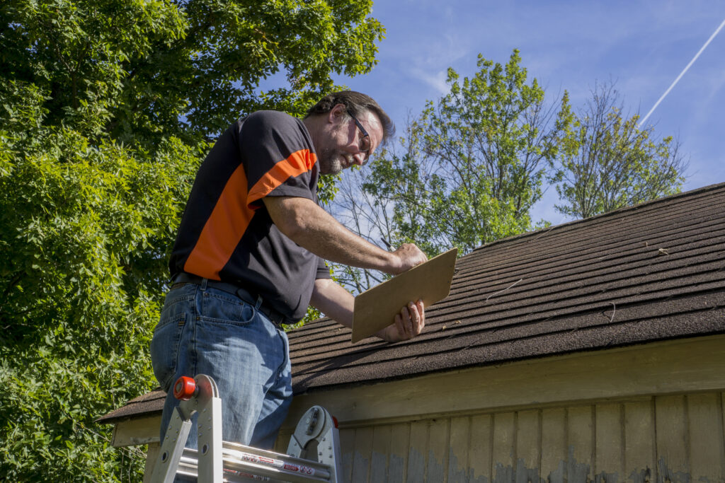 roofing expert fixing roof